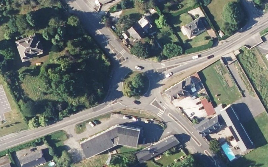 Vue aérienne du Rond-point anonyme n°33149456