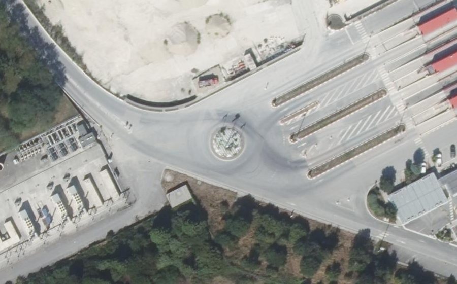 Vue aérienne du Rond-point anonyme n°331663781