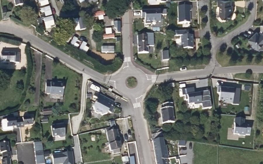 Vue aérienne du Rond-point anonyme n°33178460