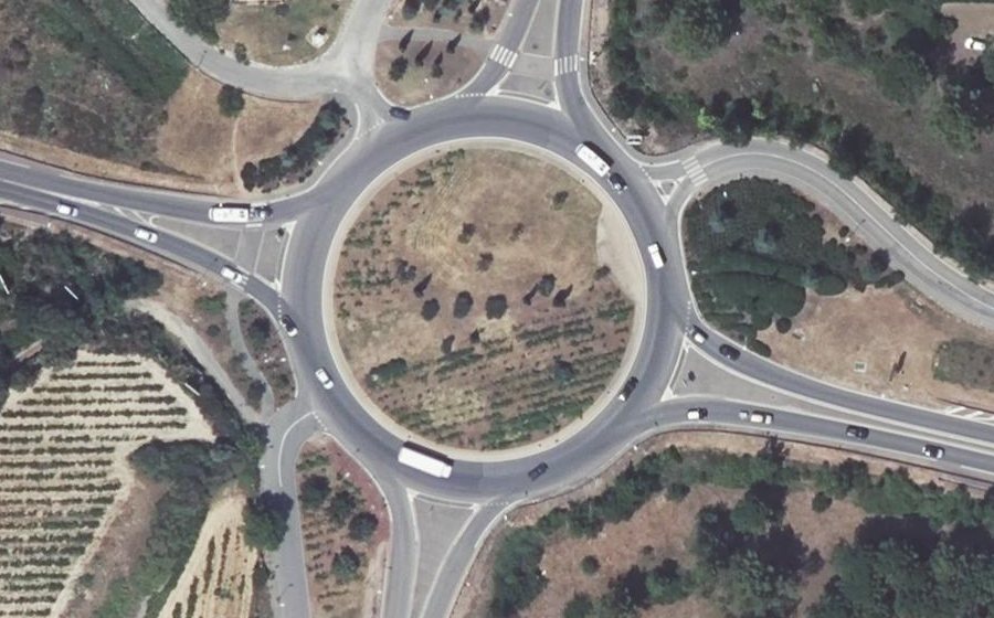 Vue aérienne du Rond-point anonyme n°33180166