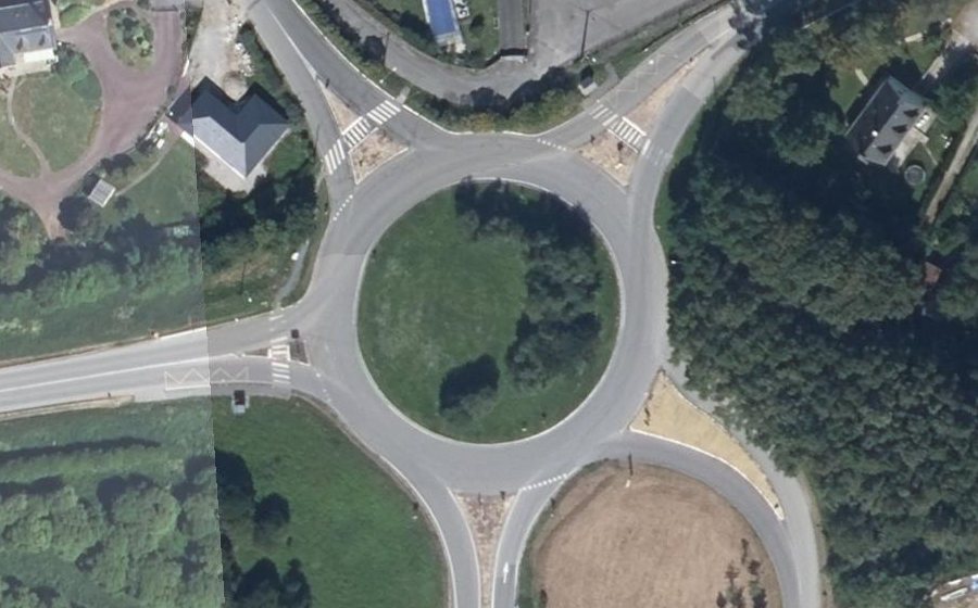 Vue aérienne du Rond-point anonyme n°33183319