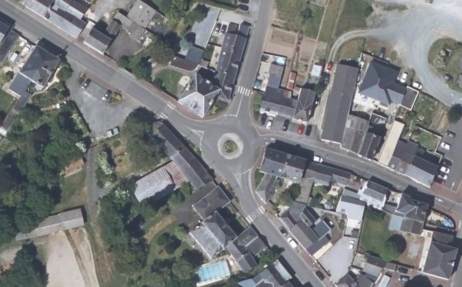 Vue aérienne du Rond-point anonyme n°332009490