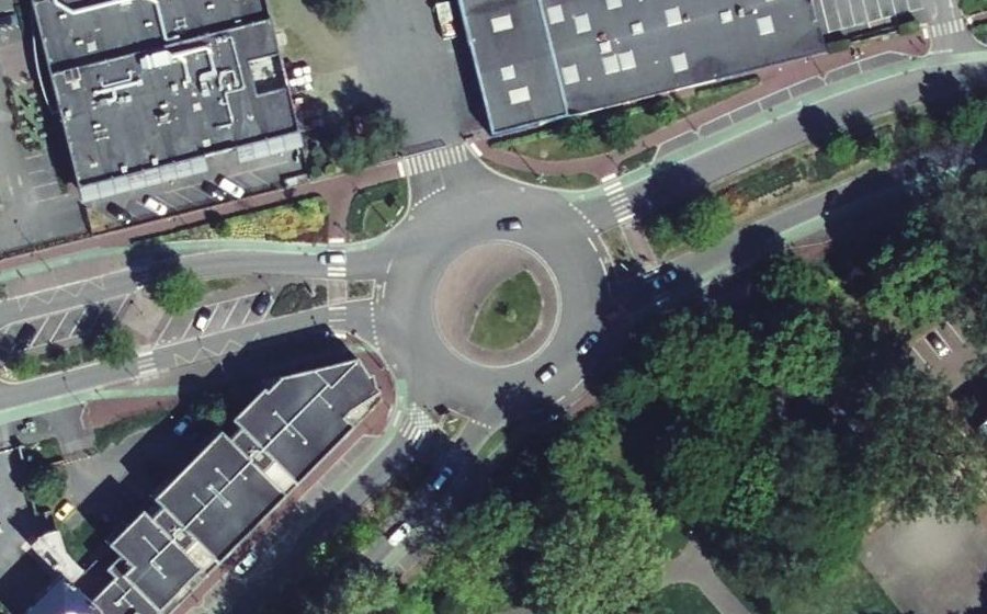 Vue aérienne du Rond-point anonyme n°332037967
