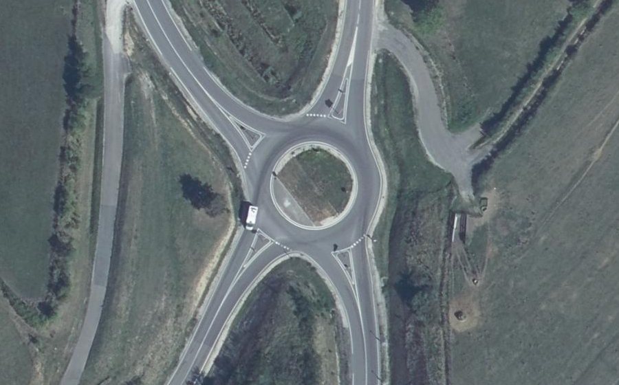 Vue aérienne du Rond-point anonyme n°332053926