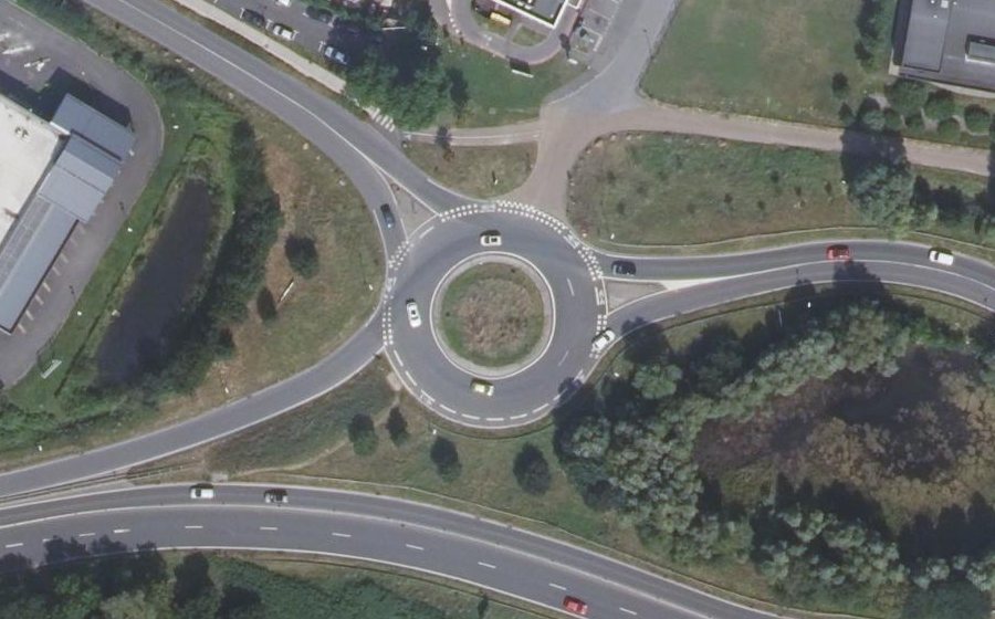 Vue aérienne du Rond-point anonyme n°33213739