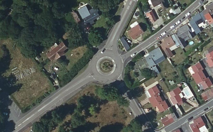 Vue aérienne du Rond-point anonyme n°33215633
