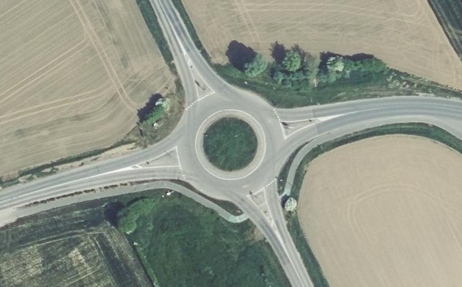 Vue aérienne du Rond-point anonyme n°332232207
