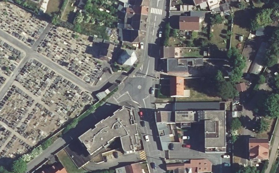 Vue aérienne du Rond-point anonyme n°332251084