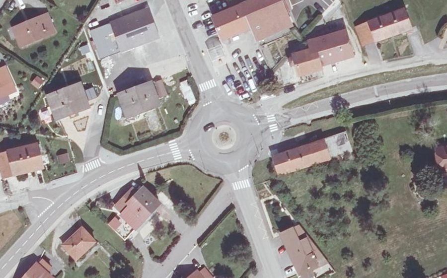 Vue aérienne du Rond-point anonyme n°332256488
