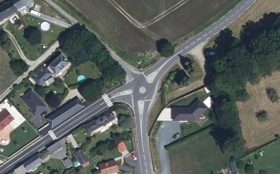 Vue aérienne du Rond-point anonyme n°33230129