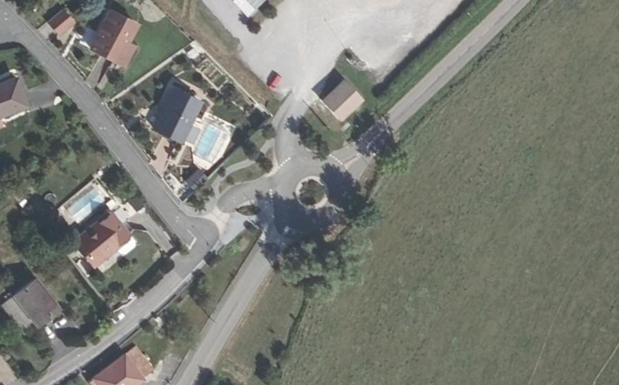 Vue aérienne du Rond-point anonyme n°33236599