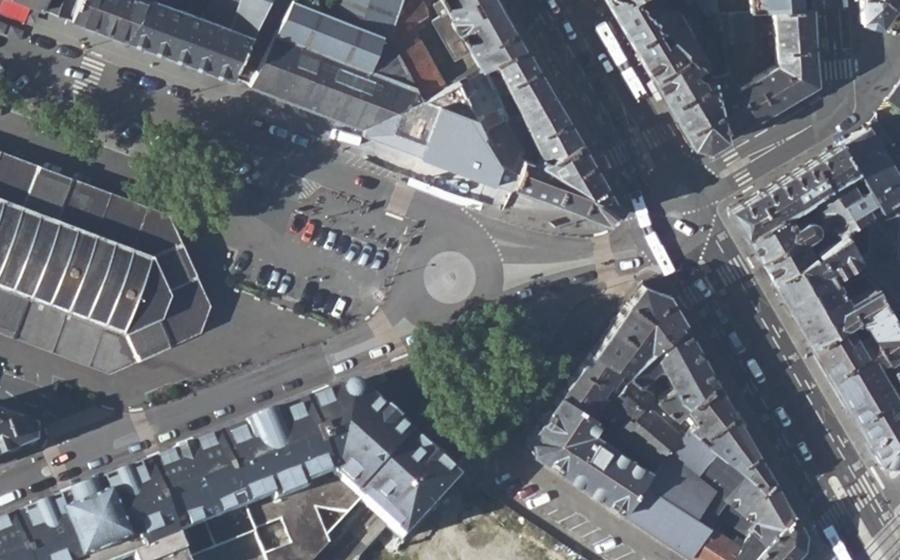 Vue aérienne du Rond-point anonyme n°332468976