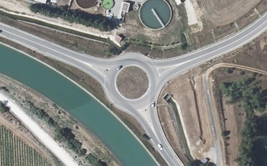 Vue aérienne du Rond-point anonyme n°332716843