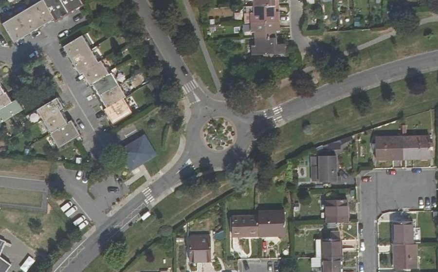 Vue aérienne du Rond-point anonyme n°33276967