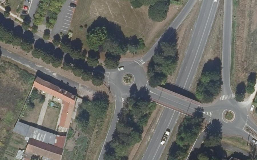 Vue aérienne du Rond-point anonyme n°33277701