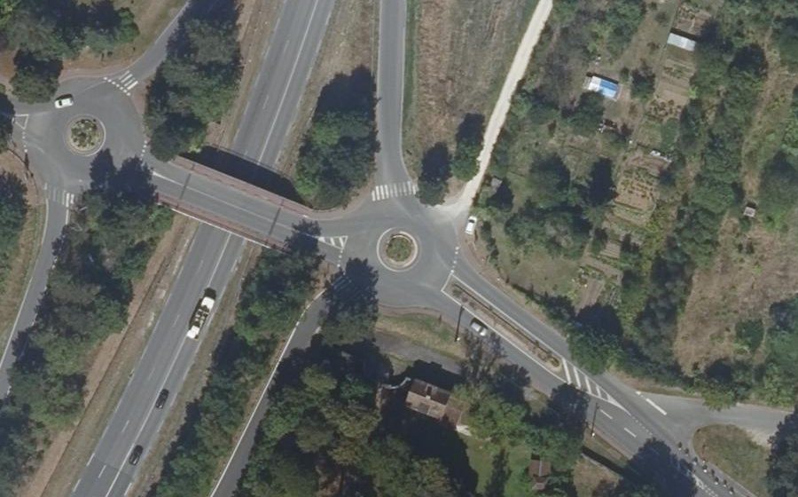 Vue aérienne du Rond-point anonyme n°33277732