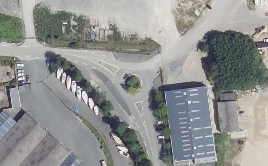 Vue aérienne du Rond-point anonyme n°33290877