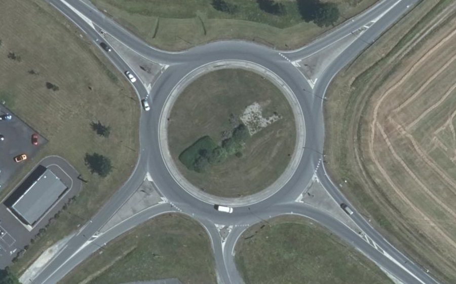 Vue aérienne du Rond-point anonyme n°33301714
