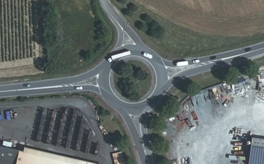 Vue aérienne du Rond-point anonyme n°33301727