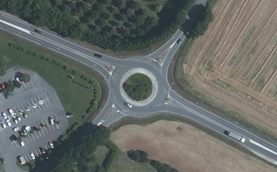 Vue aérienne du Rond-point anonyme n°33301729