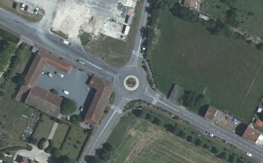 Vue aérienne du Rond-point anonyme n°33302282