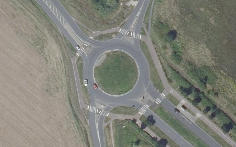 Vue aérienne du Rond-point anonyme n°333342790