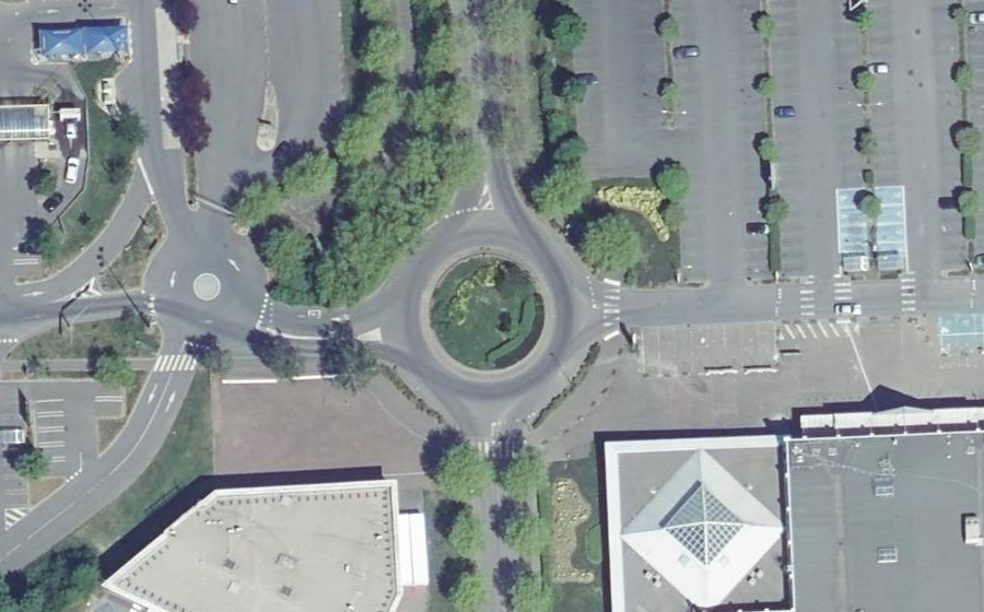 Vue aérienne du Rond-point anonyme n°33336171