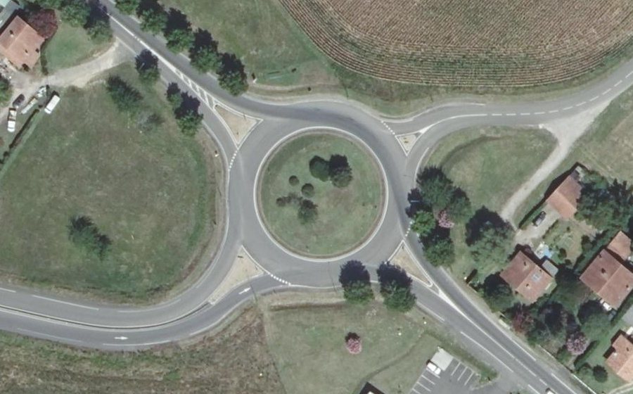 Vue aérienne du Rond-point anonyme n°333613987