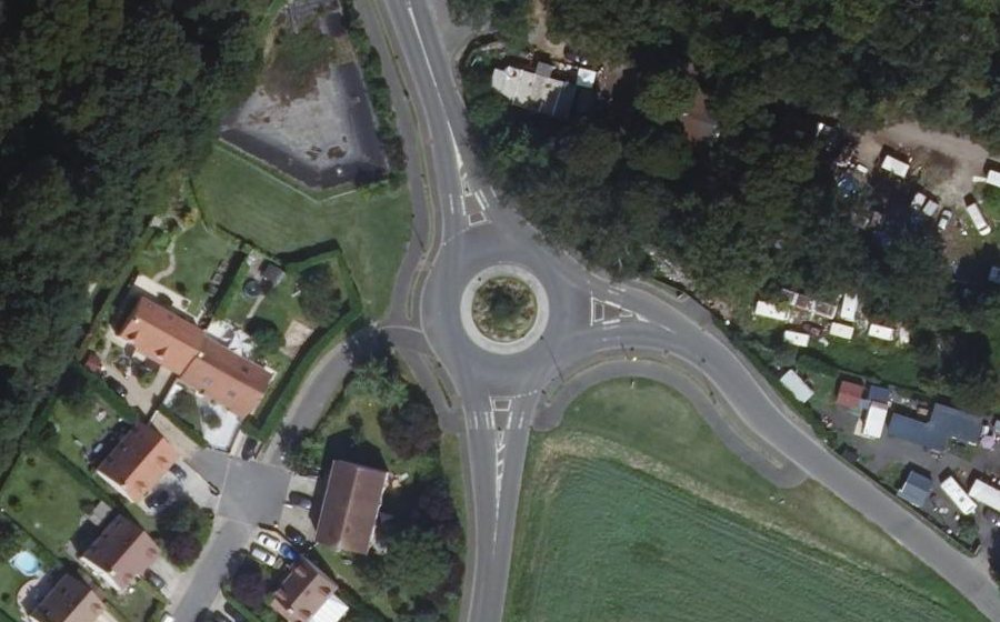 Vue aérienne du Rond-point anonyme n°33361790