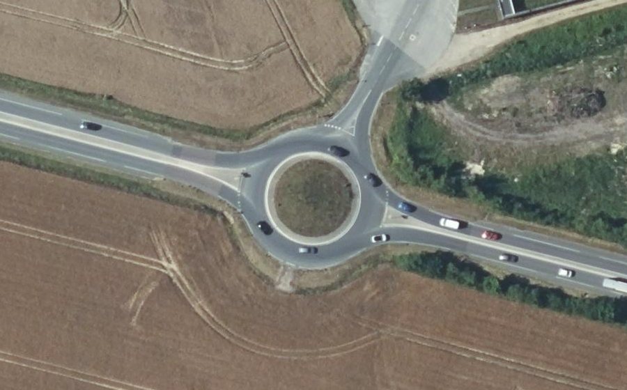Vue aérienne du Rond-point anonyme n°333628201