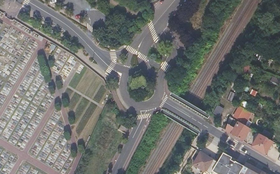 Vue aérienne du Rond-point anonyme n°333686169