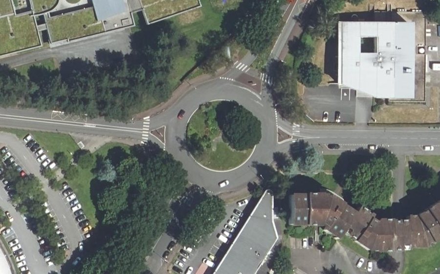 Vue aérienne du Rond-point anonyme n°333782738