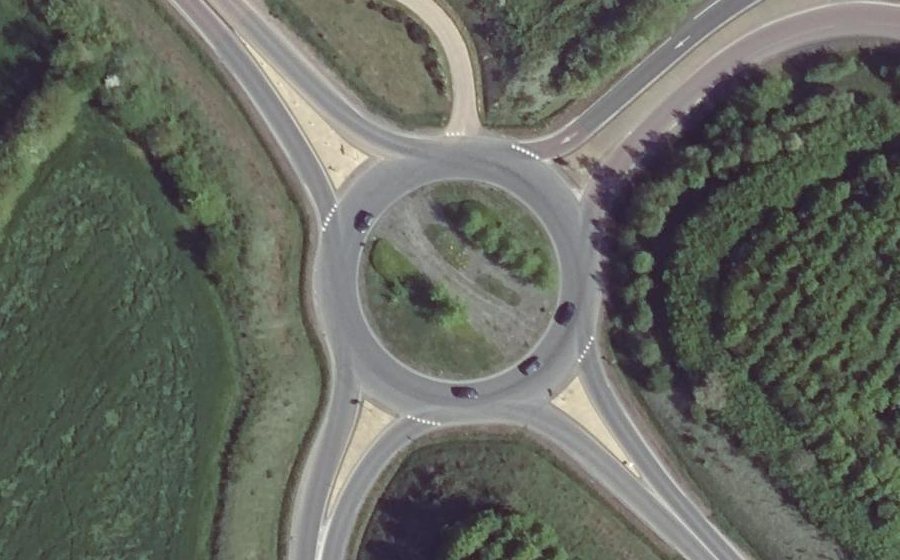Vue aérienne du Rond-point anonyme n°33415320