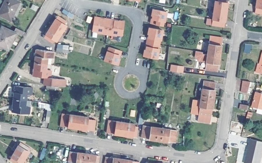 Vue aérienne du Rond-point anonyme n°334187950
