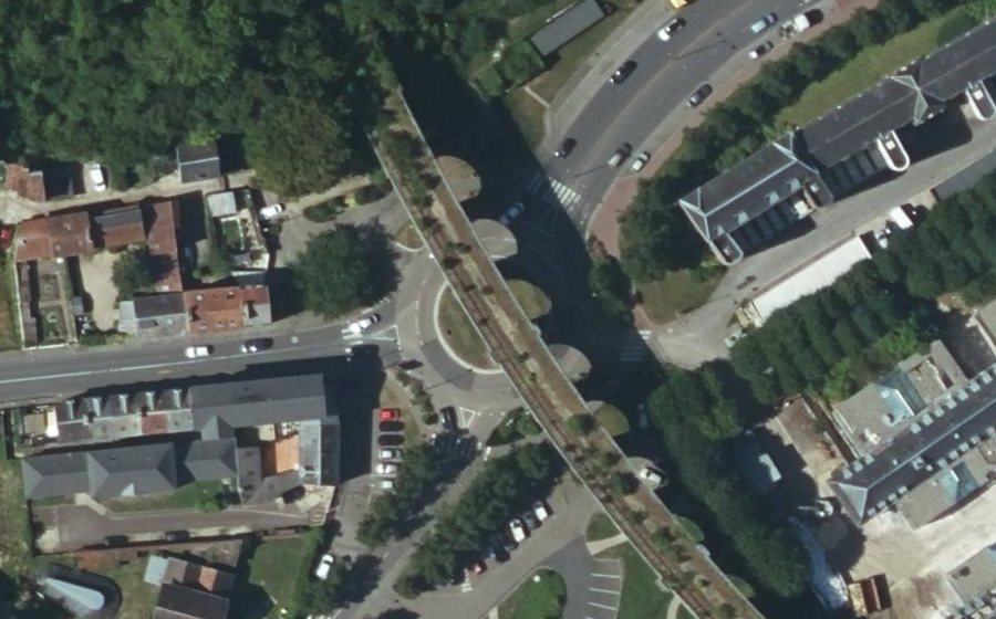 Vue aérienne du Rond-point anonyme n°33420445