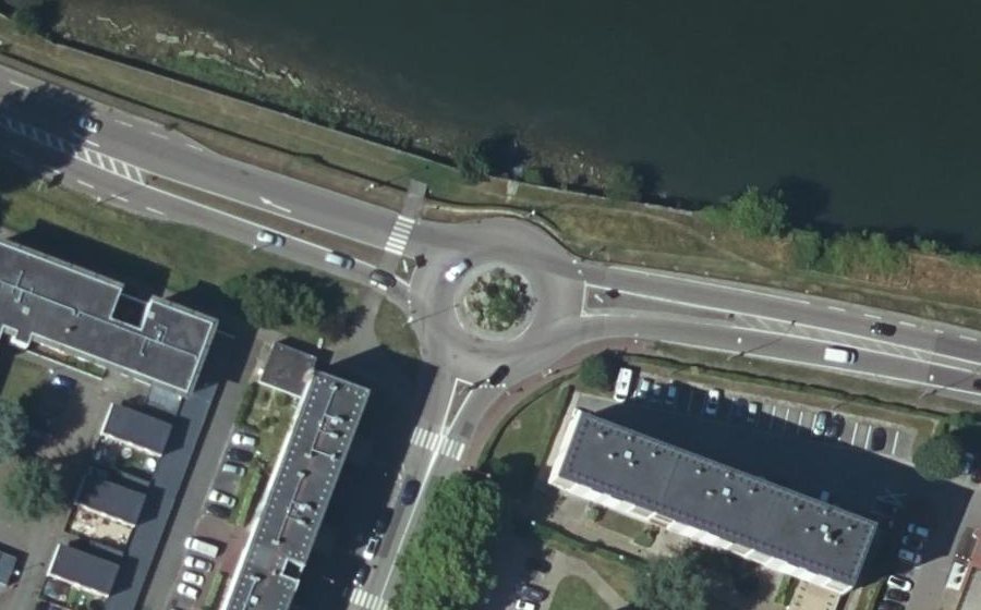 Vue aérienne du Rond-point anonyme n°33424609