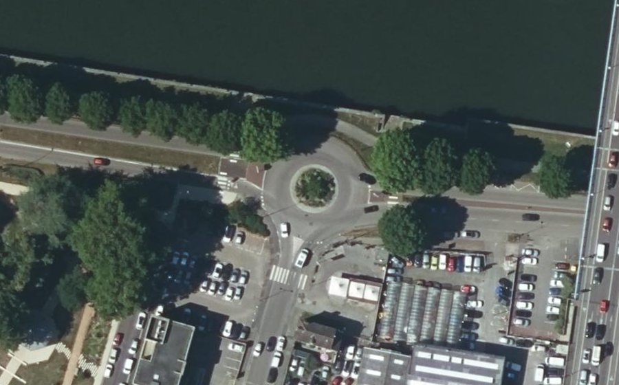 Vue aérienne du Rond-point anonyme n°33424611