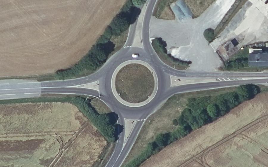 Vue aérienne du Rond-point anonyme n°33425868