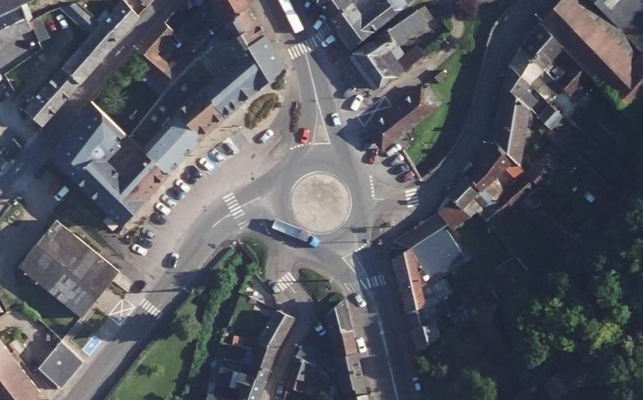 Vue aérienne du Rond-point anonyme n°33426661