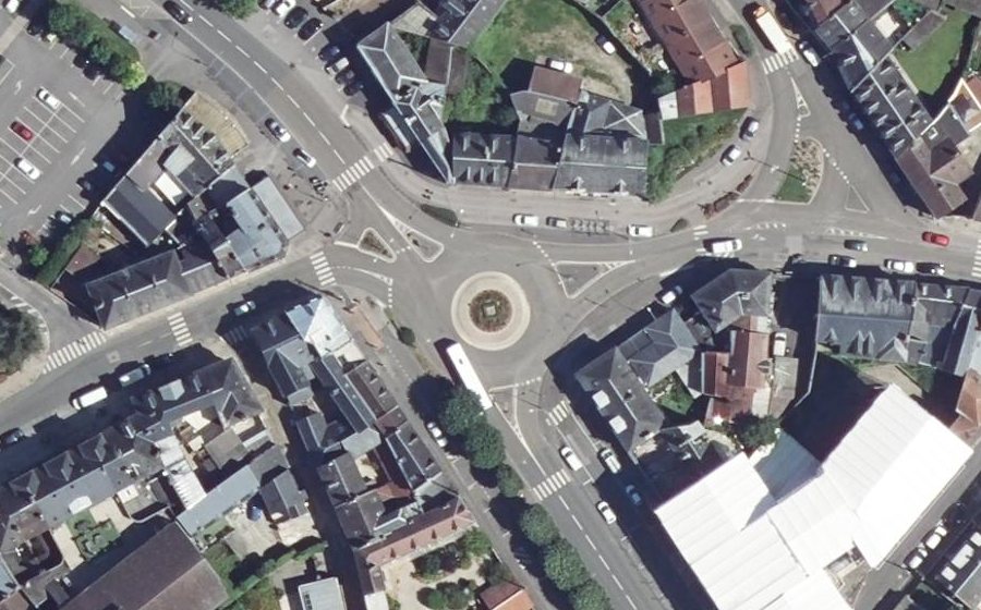 Vue aérienne du Rond-point anonyme n°33428264