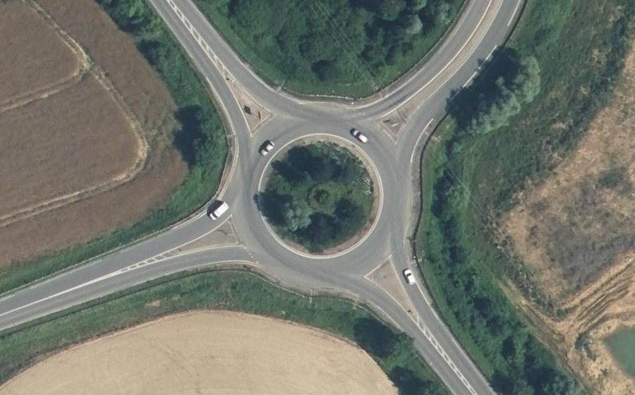 Vue aérienne du Rond-point anonyme n°33428793