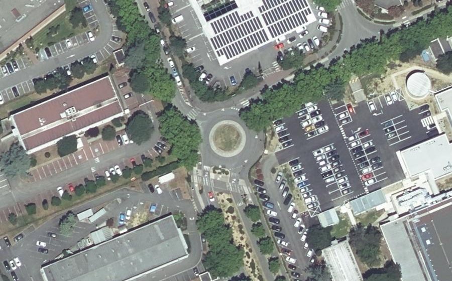 Vue aérienne du Rond-point anonyme n°334334843