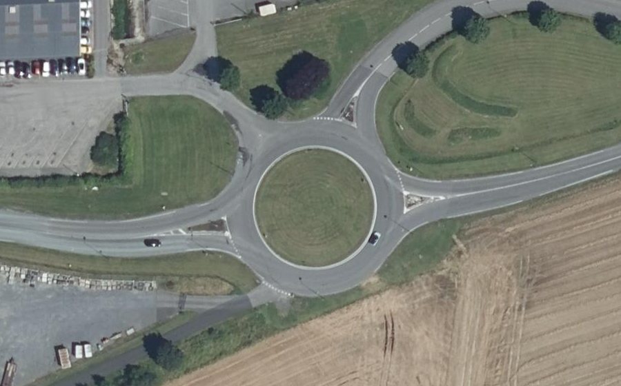 Vue aérienne du Rond-point anonyme n°33434872
