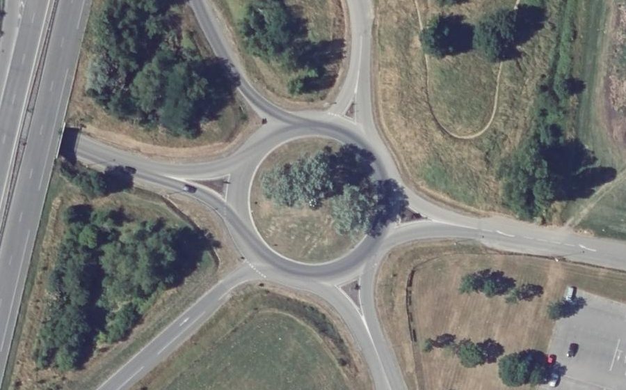 Vue aérienne du Rond-point anonyme n°33436713
