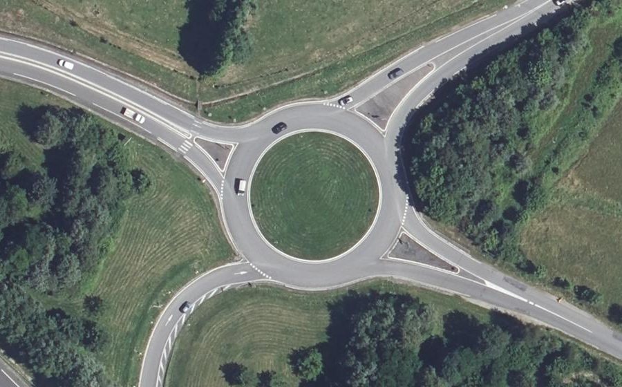 Vue aérienne du Rond-point anonyme n°334479973