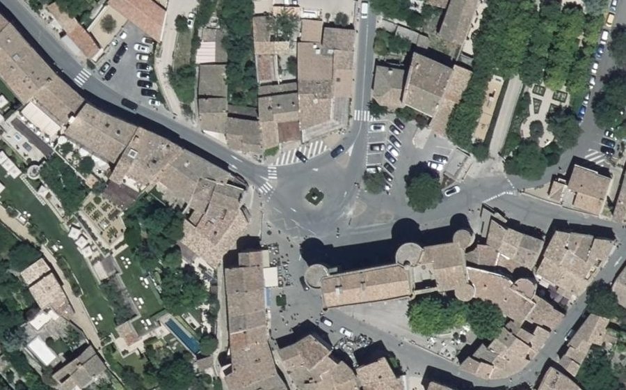 Vue aérienne du Rond-point anonyme n°334510842