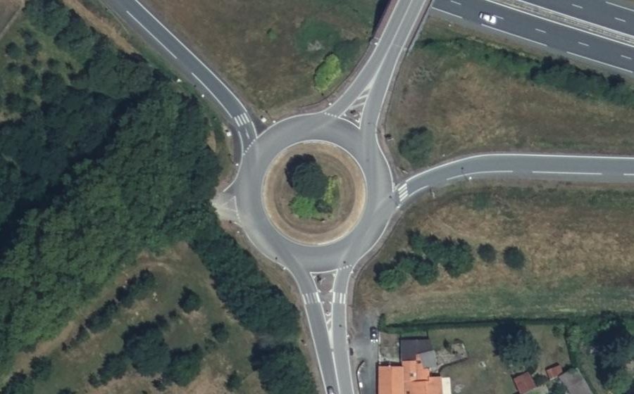 Vue aérienne du Rond-point anonyme n°33466657