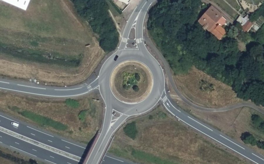 Vue aérienne du Rond-point anonyme n°33466671
