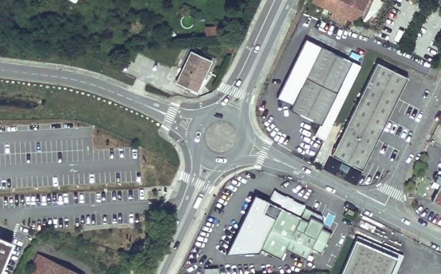 Vue aérienne du Rond-point anonyme n°33473286
