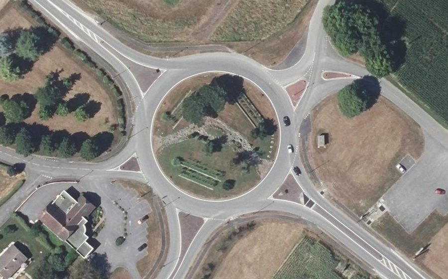 Vue aérienne du Rond-point anonyme n°33476088